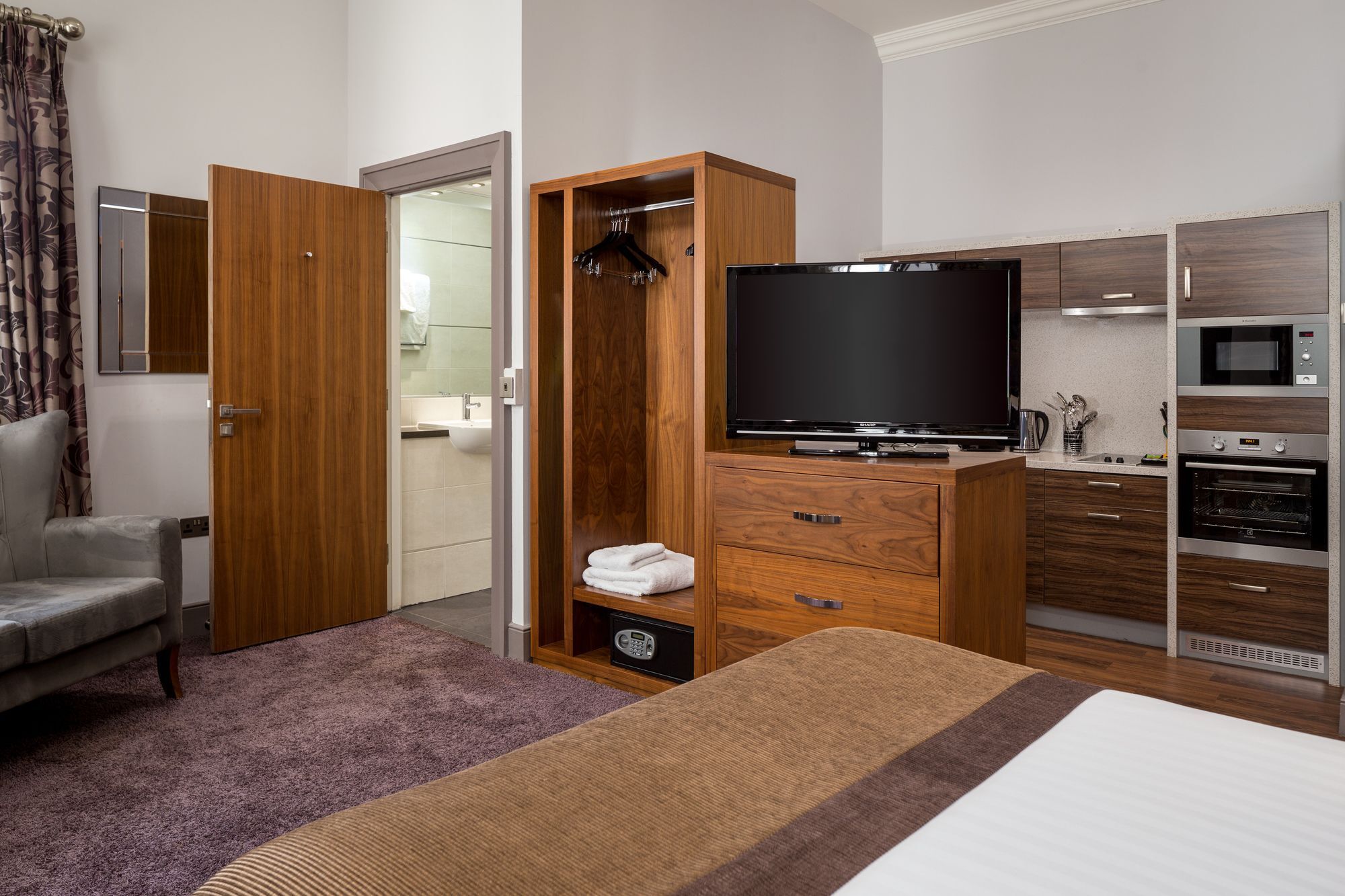 Roomzzz 4*