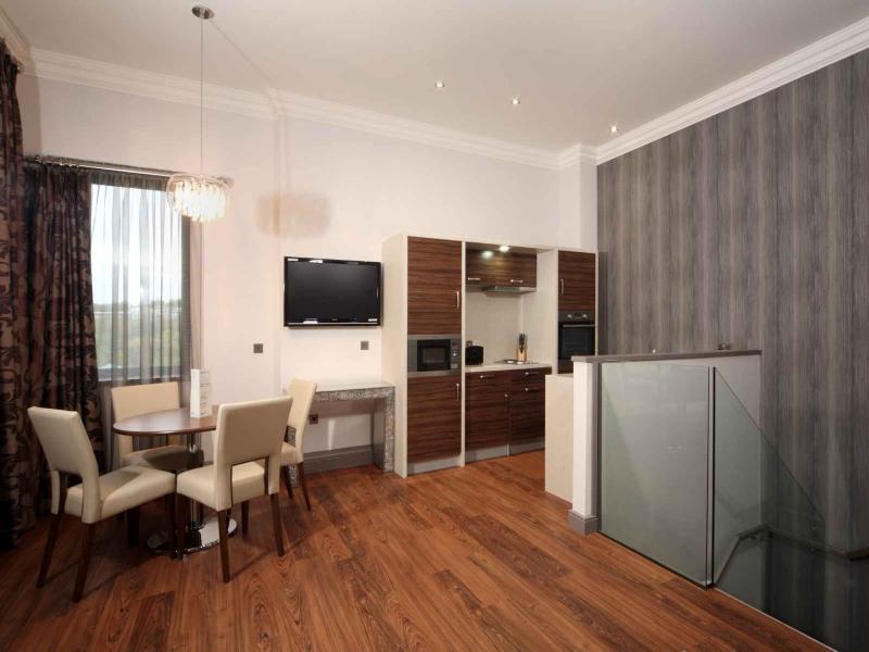 Roomzzz Aparthotel