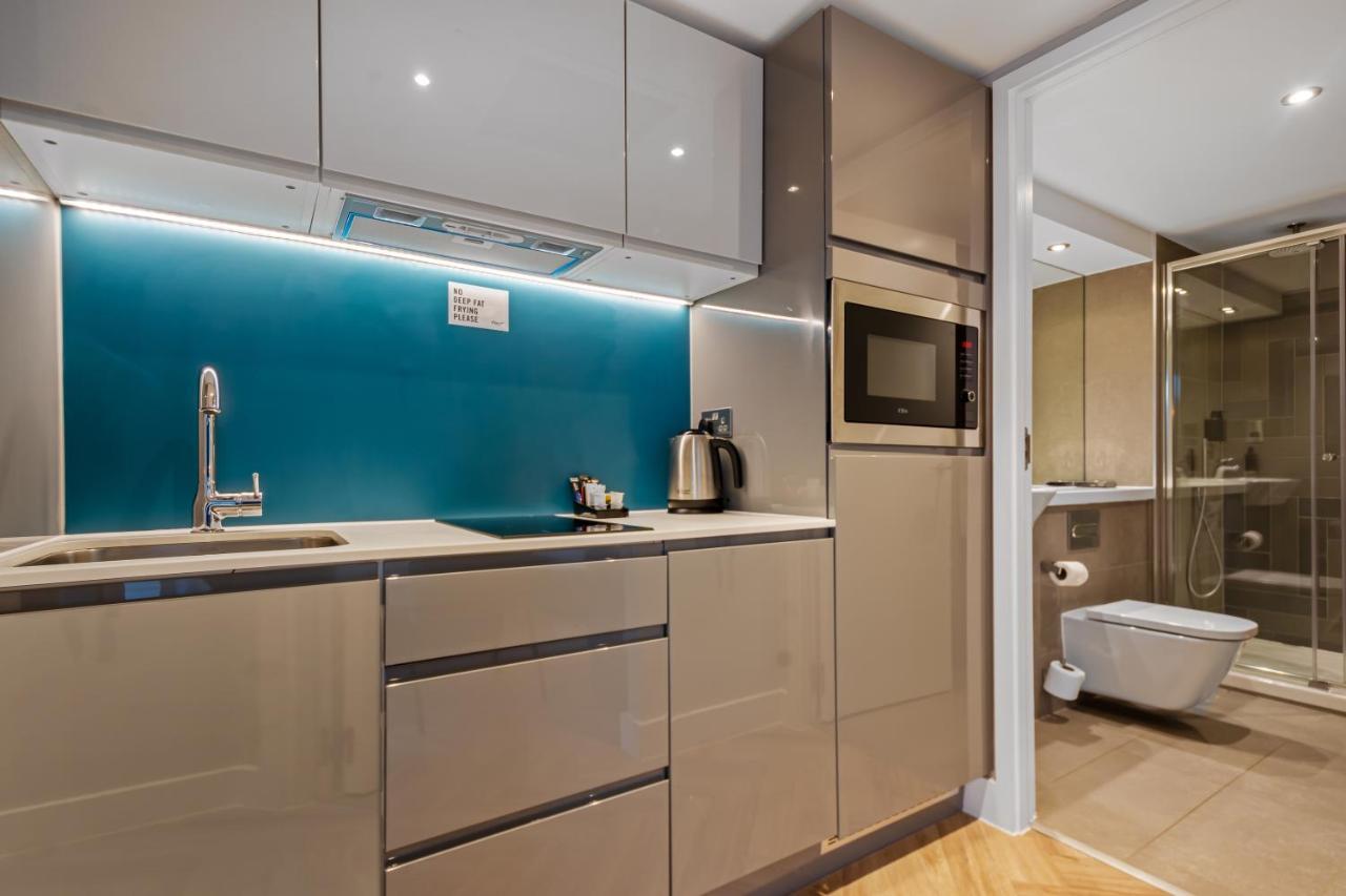 Roomzzz Aparthotel 4*