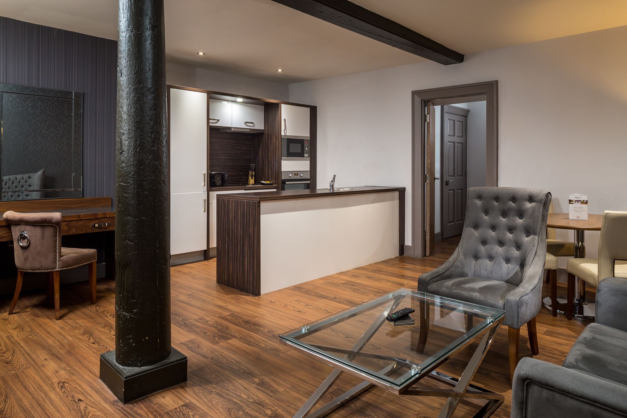 Roomzzz Aparthotel