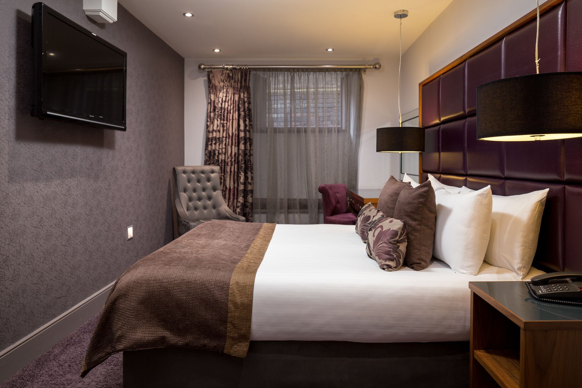Roomzzz Aparthotel